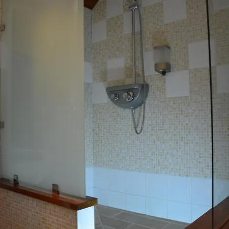 Des Aludes Bed & Breakfast La Destrousse