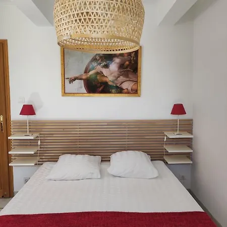 Des Aludes Couette-café 3*