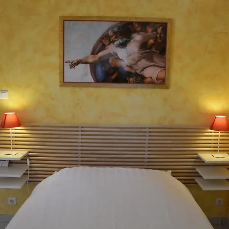 Des Aludes Couette-café 3*